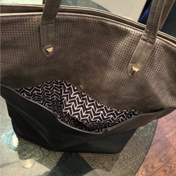 Madison west purse - Picture 5 of 10